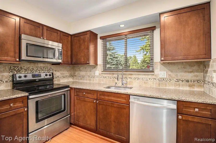 3990 Old Creek, Troy, MI  - Image #3