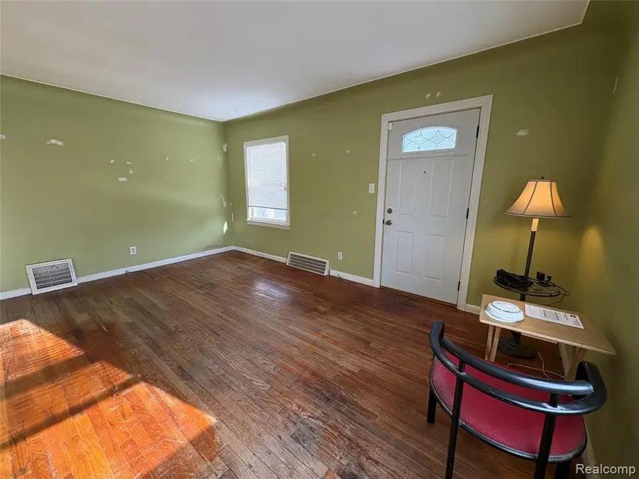 4216 Syracuse, Dearborn Heights, MI 48125 - #3