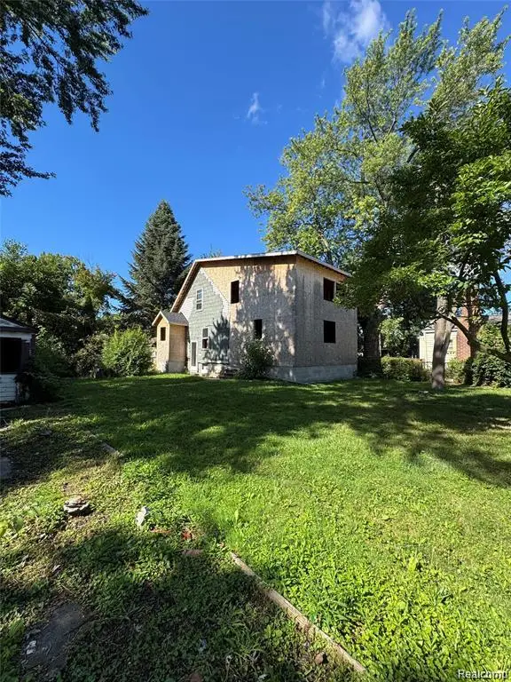 20860 Ridgemont, Harper Woods, MI  - Image #2