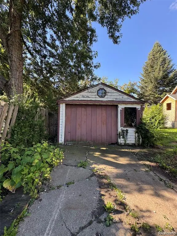 20860 Ridgemont, Harper Woods, MI  - Image #3