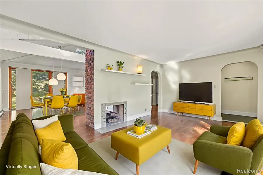 21737 Roslyn, Harper Woods, MI  - #2