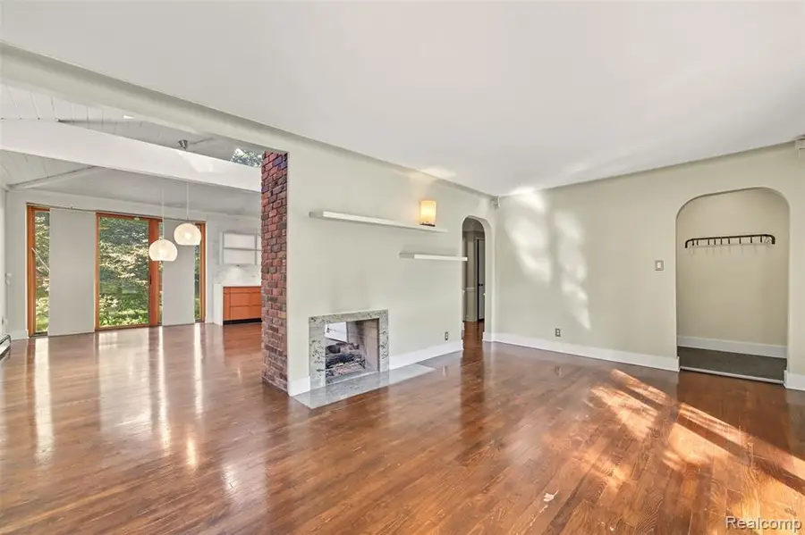 21737 Roslyn, Harper Woods, MI  - #3