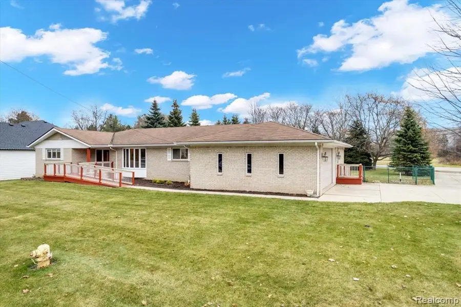 44680 Elizabeth, Clinton Township, MI  - Image #3