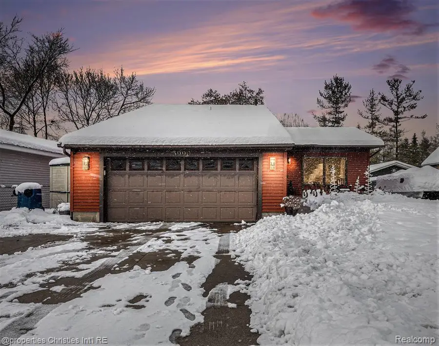 3990 Cresthaven, Waterford, MI  - Image #2