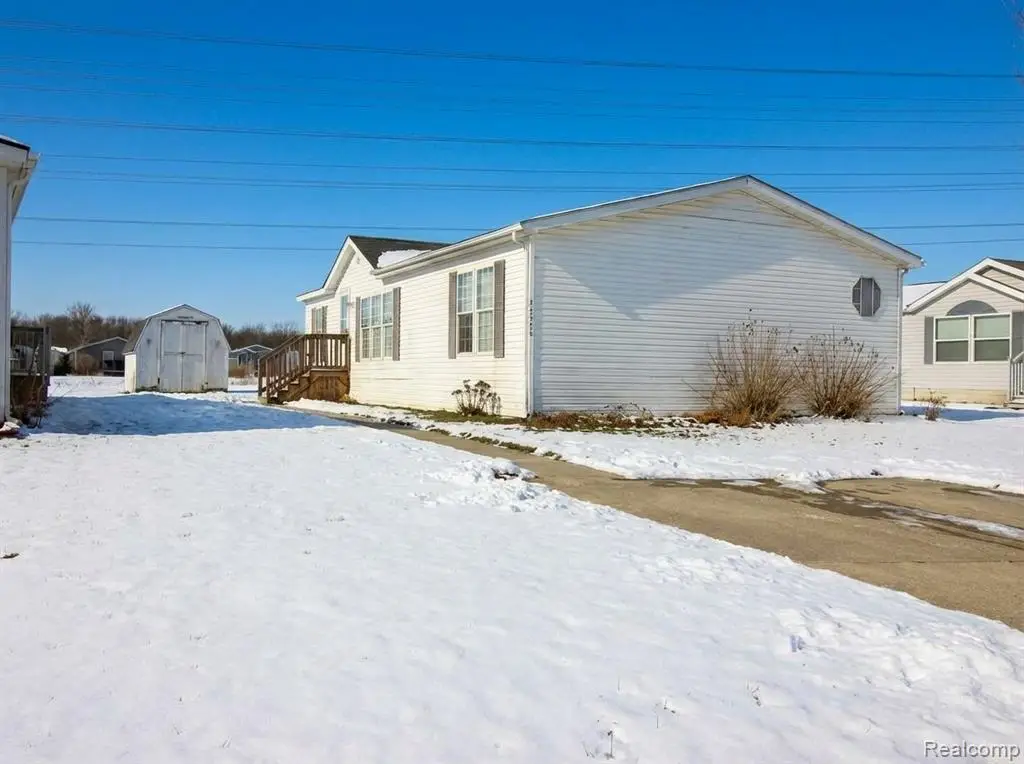 39200 Harbor, New Boston, MI 48164 - Image #1