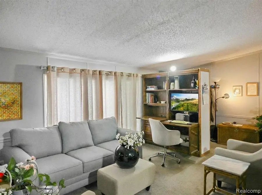 39200 Harbor, New Boston, MI 48164 - Image #2