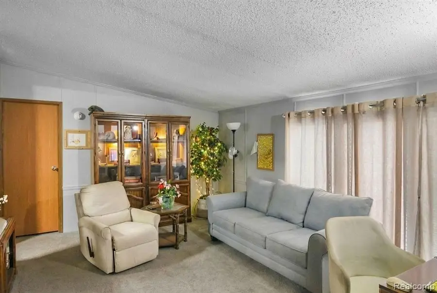 39200 Harbor, New Boston, MI 48164 - Image #3