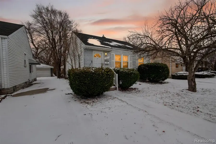 18827 Woodside, Harper Woods, MI  - #3