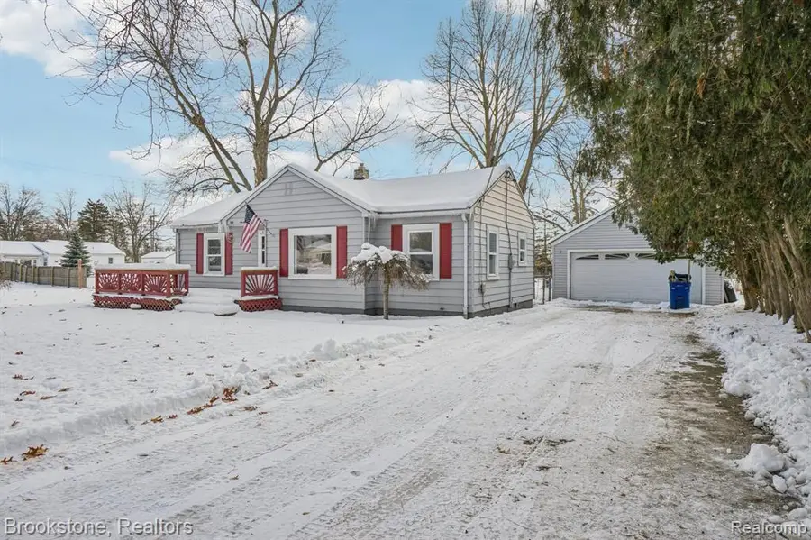 5729 Graves, Waterford, MI  - Image #2