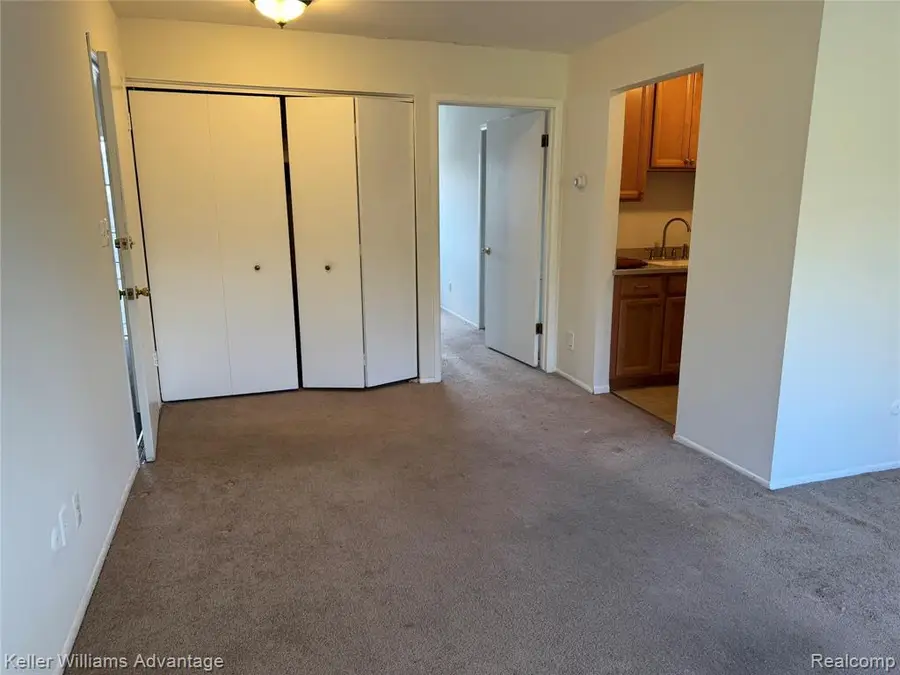 31831 Grand River #27, Farmington, MI  - Image #2