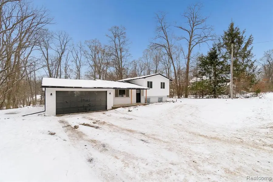 10031 Carmer, Fenton, MI 48430 - #2