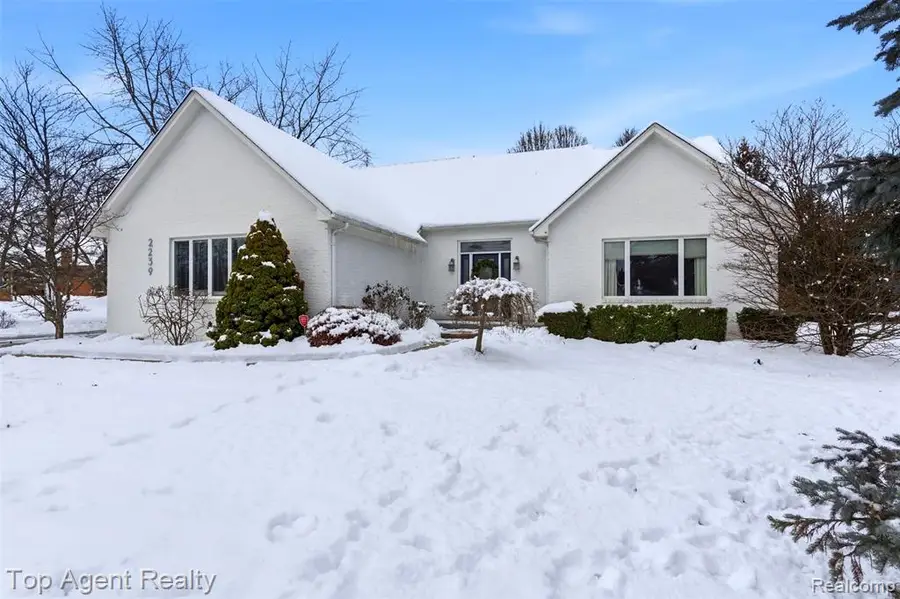 2239 Regency Hills, Shelby Charter Township, MI  - Image #3