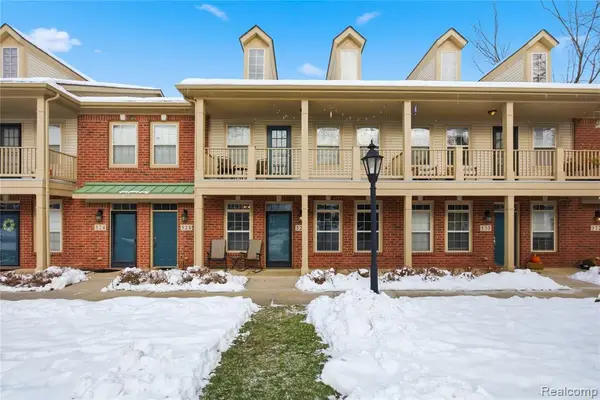 526 Red Oak, Walled Lake, MI 