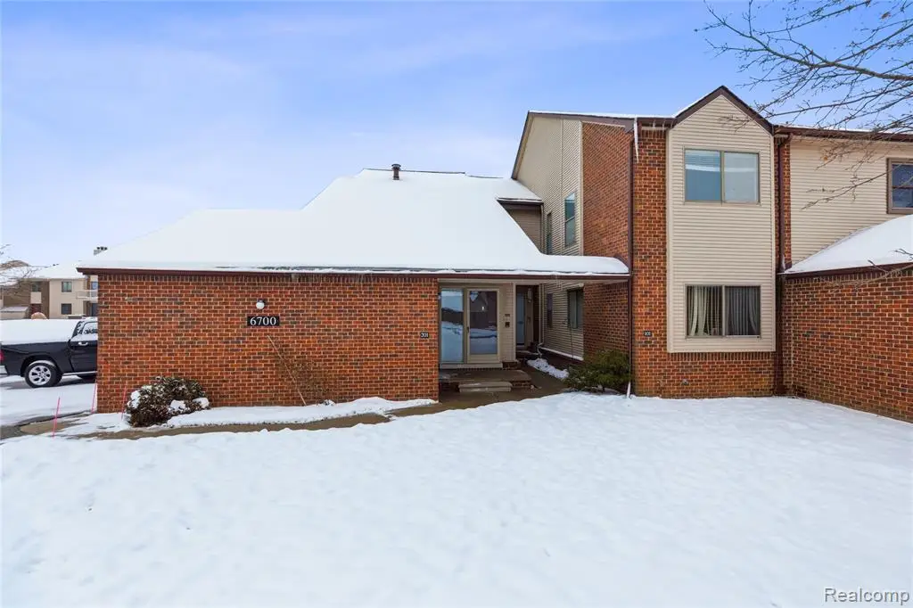 6700 Ridgefield #201, West Bloomfield, MI  - #1