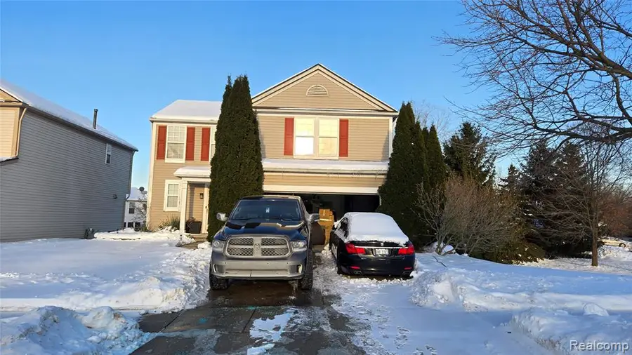 1554 Meadow Ridge, Pontiac, MI  - Image #2