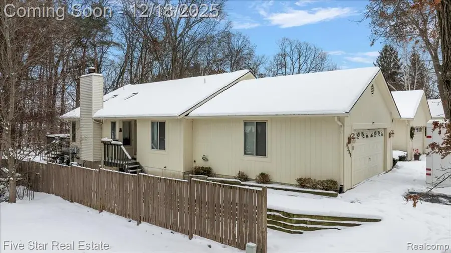 6586 Pontiac Lake #1, Waterford, MI  - Image #2