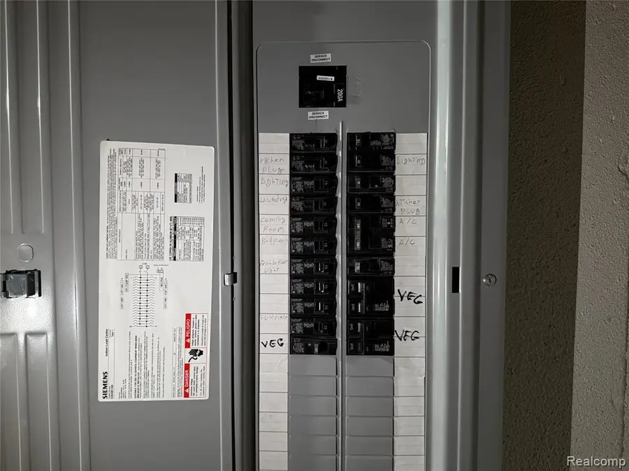 3650 Veronica Dr, Sterling Heights, MI  - Image #3