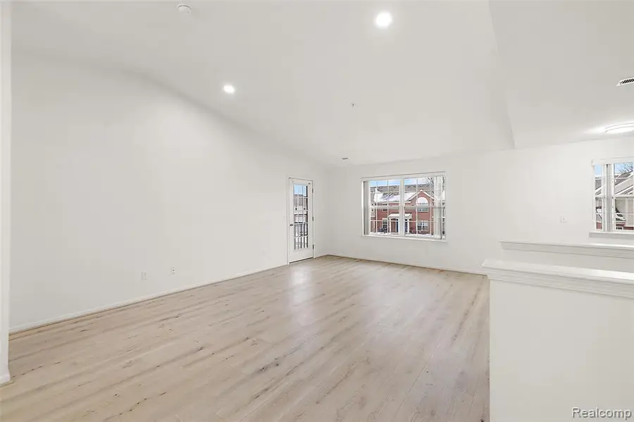 28251 S Pointe #293-B, New Baltimore, MI  - Image #2
