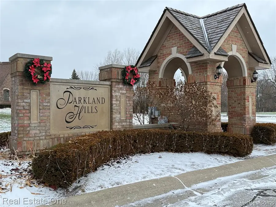 534 Parkland Hills, Rochester, MI  - Image #2