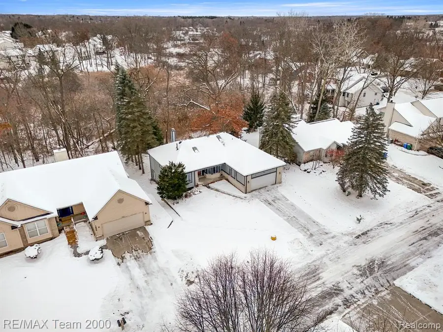 1882 W Ridge, Commerce Township, MI  - Image #2