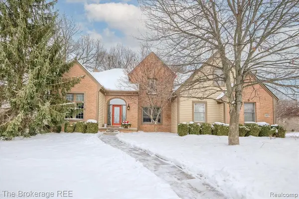 5475 Woodfield, Grand Blanc, MI 