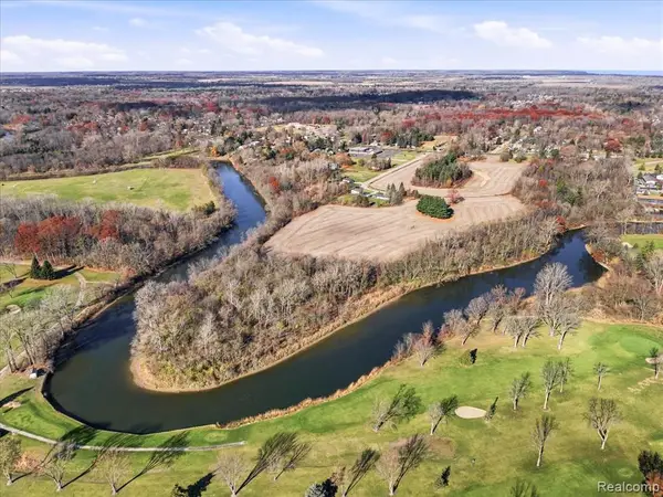 VL Oxbow, Fort Gratiot, MI 48059