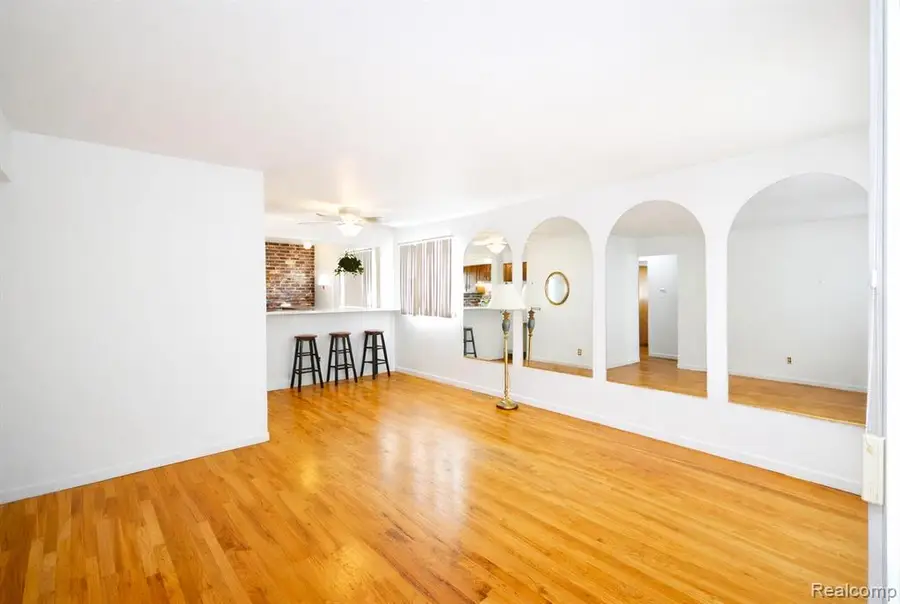 26284 Tawas, Madison Heights, MI  - Image #2