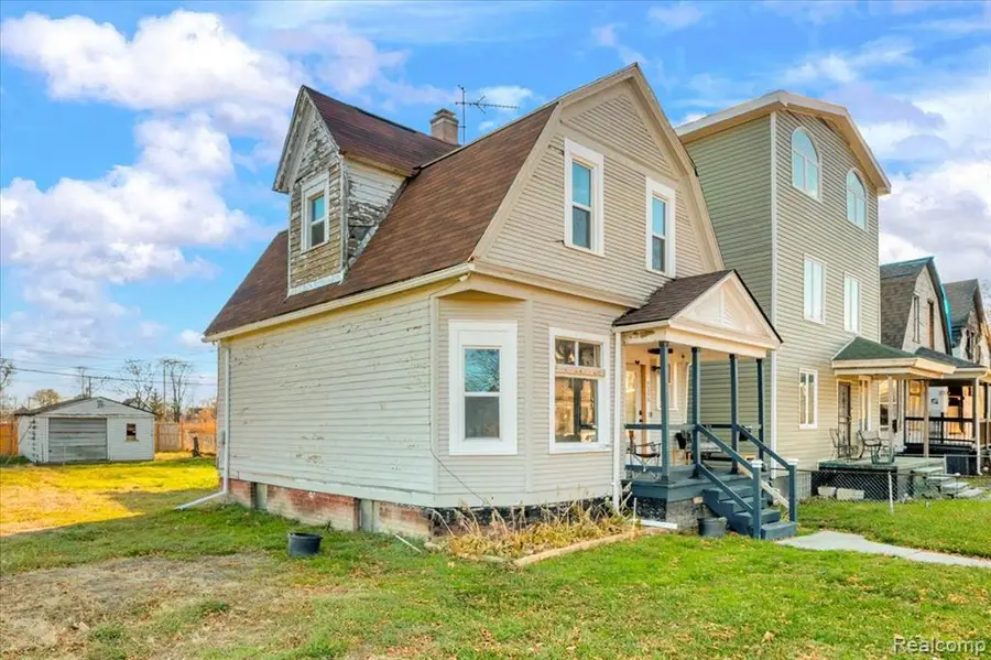 9390 Emmons, Detroit, MI 48214 - #2