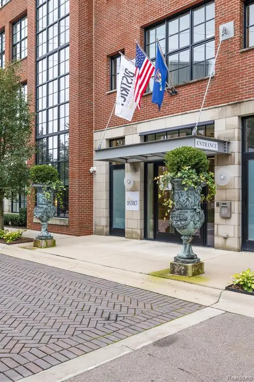 2051 Villa #304, Birmingham, MI 48009