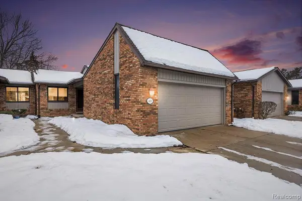 4659 Laurel Club #12, West Bloomfield, MI 