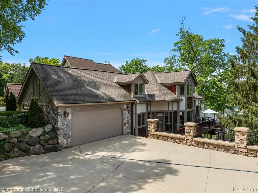 1739 Ridge, White Lake, MI  - Image #2