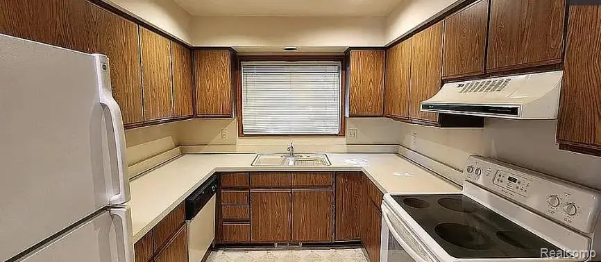 34973 Meadow, Farmington Hills, MI  - Image #3