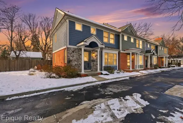 535 W Marshall, Fenton, MI 