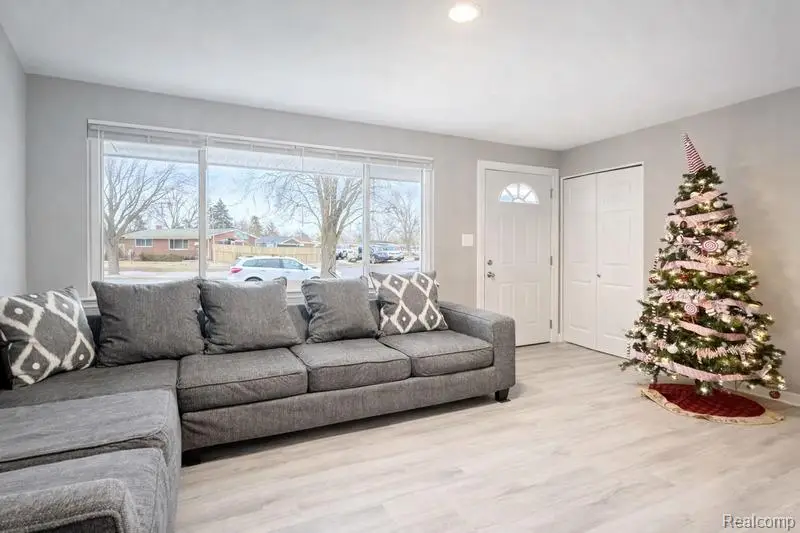 35403 Seville, Clinton Township, MI 48035 - #2