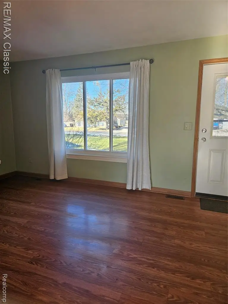 31205 Leelane, Farmington Hills, MI  - Image #3