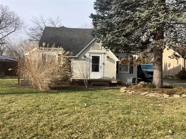 19305 Weyher, Livonia, MI 