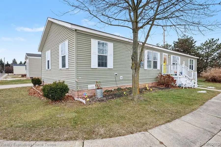 46229 Worlington Dr, Macomb, MI 48044 - Image #3