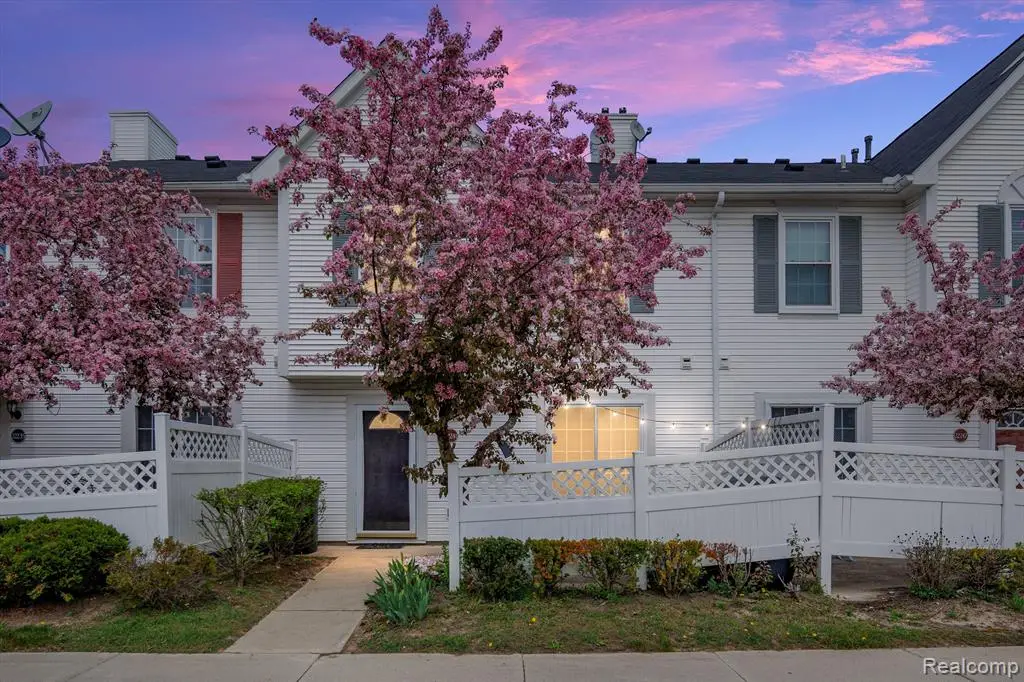 22241 Atlantic Pointe, Farmington Hills, MI  - Image #1