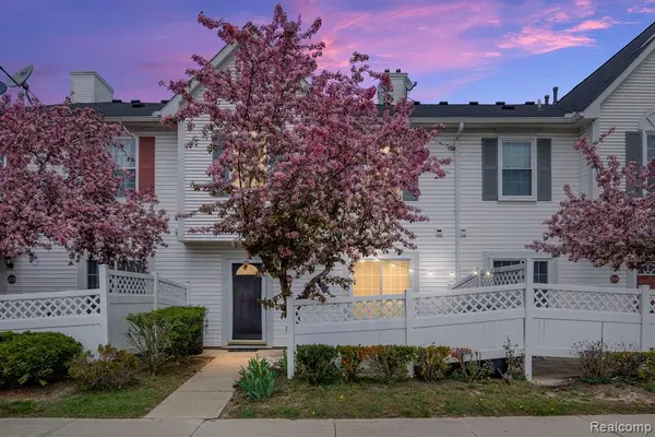 22241 Atlantic Pointe, Farmington Hills, MI 