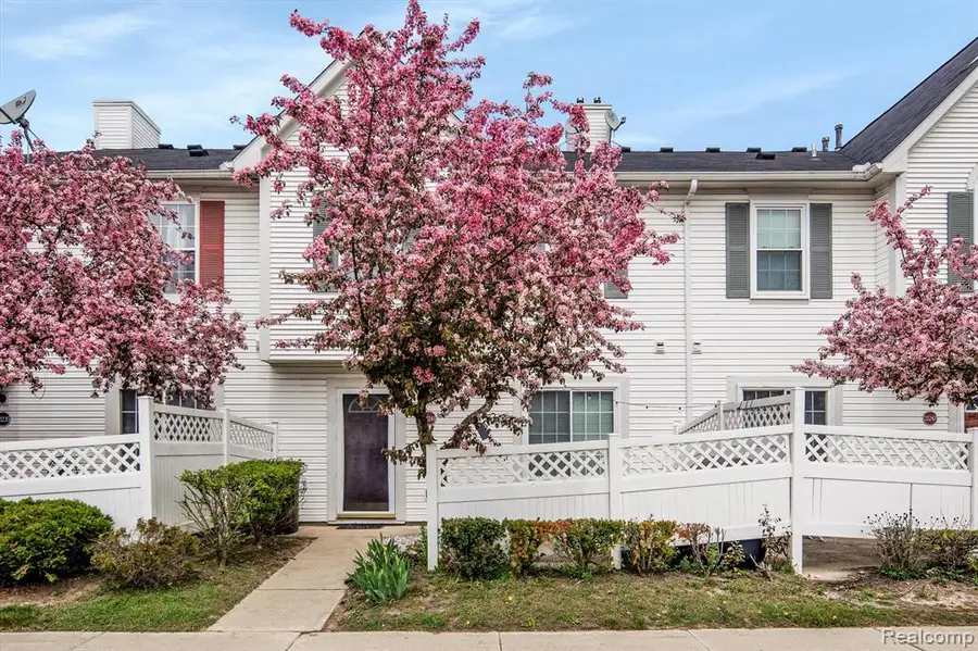 22241 Atlantic Pointe, Farmington Hills, MI  - Image #3