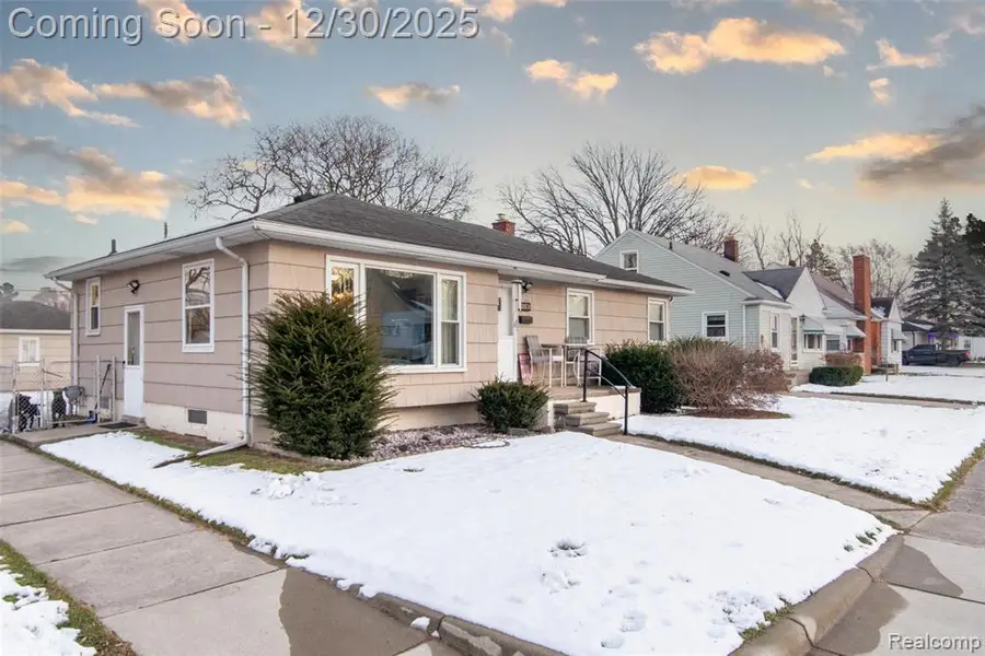 21858 Pleasant, Eastpointe, MI  - Image #3