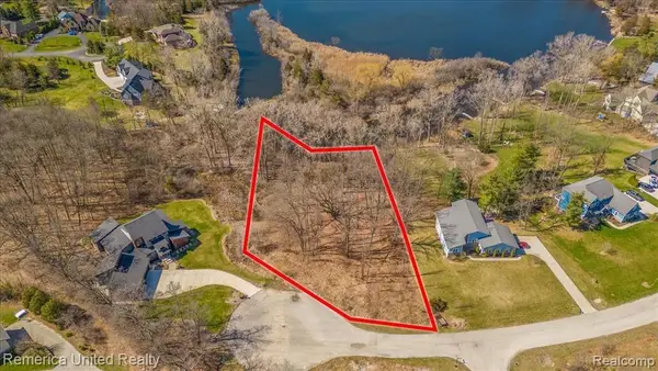 10468 Oak Shore, South Lyon, MI 48178