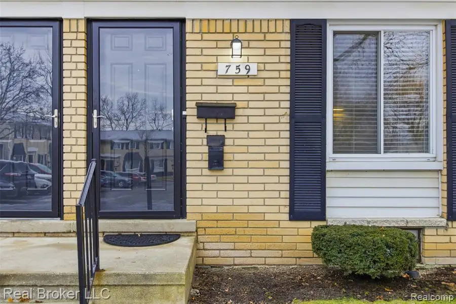 759 Hilldale, Milford, MI 48381 - Image #2