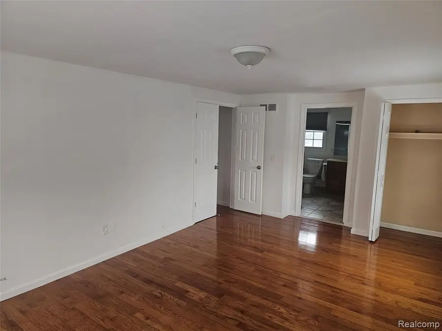 1614 Caliper, Troy, MI  - Image #3