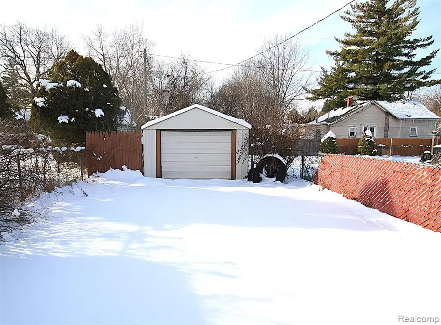 2447 Schaefer, Saginaw, MI  - Image #3