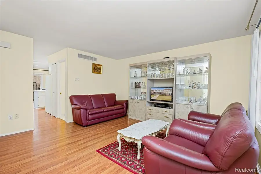 38113 Lordstown Drive #43, Sterling Heights, MI 48312 - Image #3