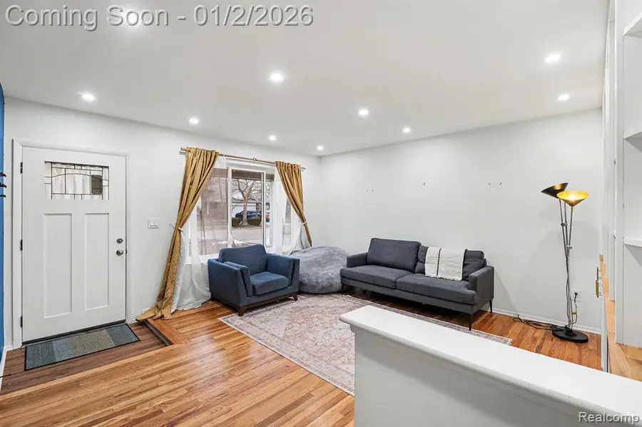 2810 Rhodes, Troy, MI  - Image #3