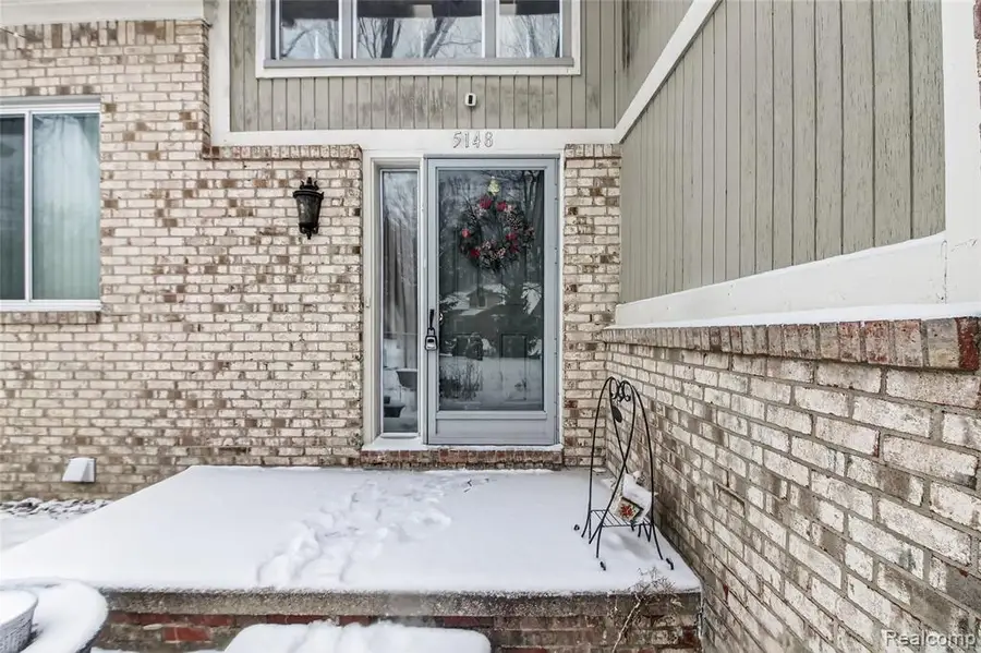 5148 Woodrun, West Bloomfield, MI  - Image #2