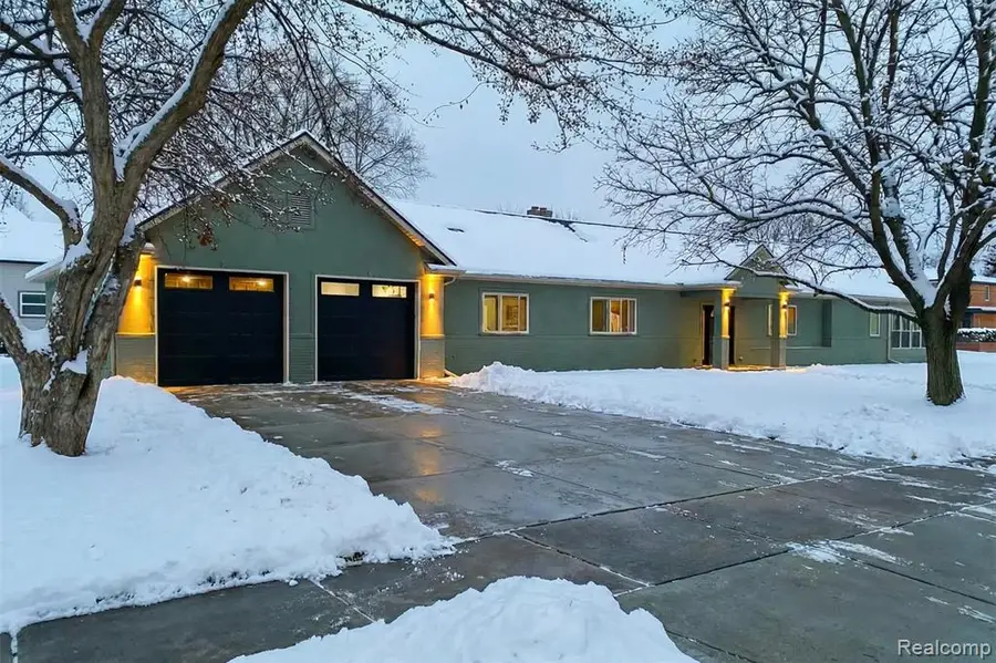 21527 Parke Lane, Grosse Ile, MI  - Image #2