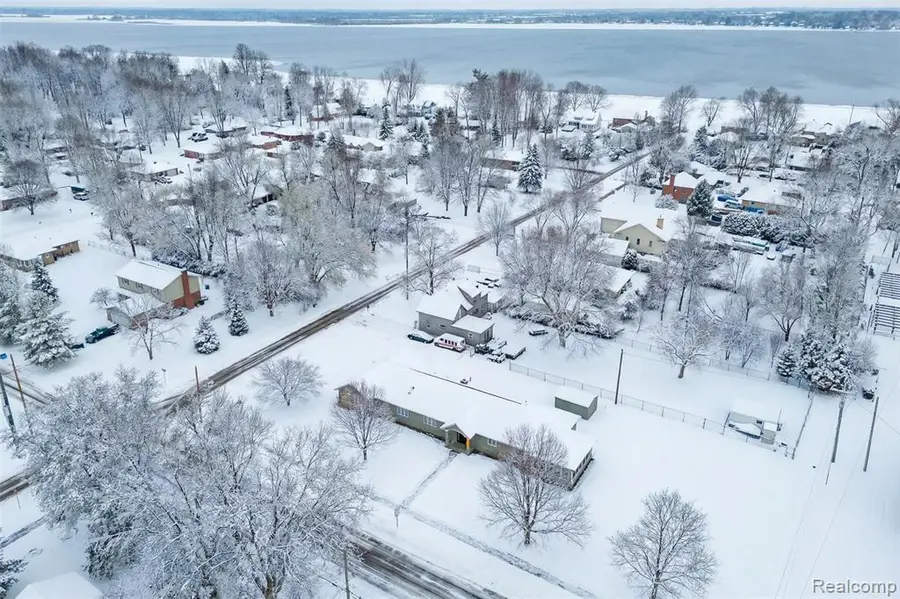 21527 Parke Lane, Grosse Ile, MI  - Image #3